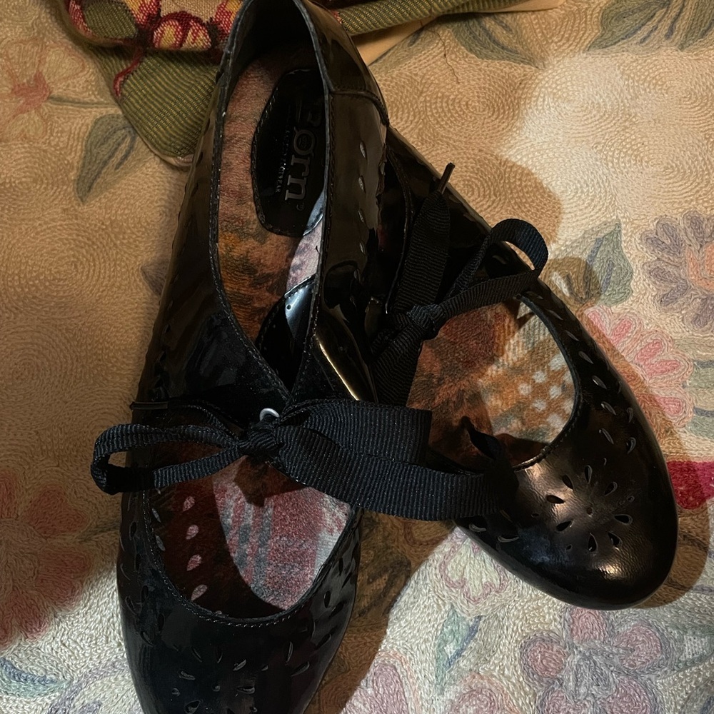 Born Women's Patent Leather Black Cutout Flats
